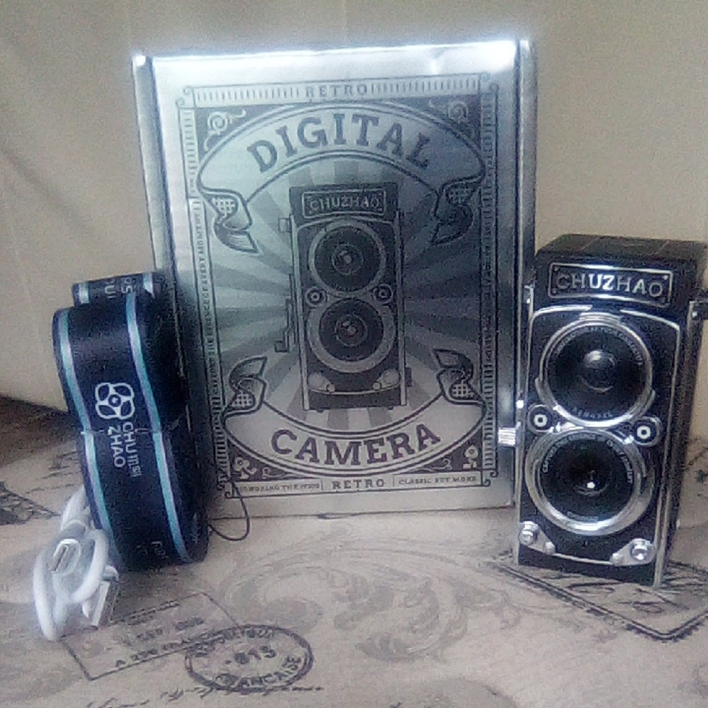 NIB CLASSIC RETRO CHUZHAO Silver and Black DIGITAL CAMERA